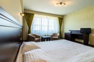 Отель Hotel Restaurant Alesia Корунка Двухместный номер с 1 кроватью или 2 отдельными кроватями-9