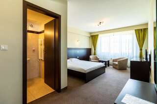 Отель Hotel Restaurant Alesia Корунка Двухместный номер с 1 кроватью или 2 отдельными кроватями-1